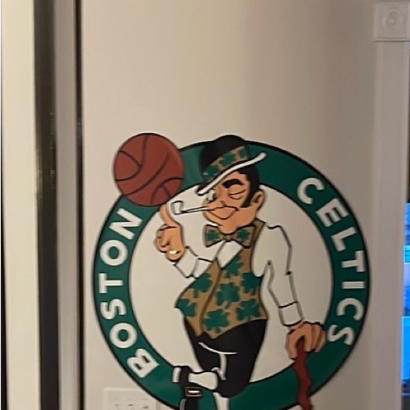 Boston Celtics huge wall sticker in perfect condition - Picture 4 of 6